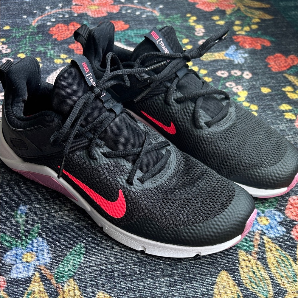 Nike Legend Essential Women’s Training Sneakers, Size 10